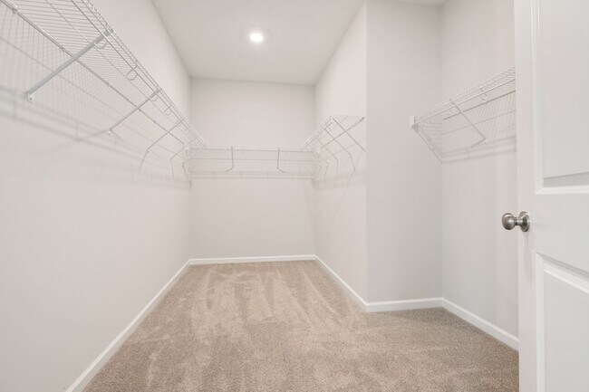 Building Photo - Stunning and spacious end-unit townhome in North Raleigh!