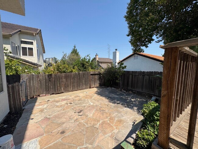 Building Photo - 5017 Toyon Way