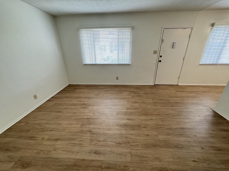 Building Photo - 5102 Inglewood Blvd
