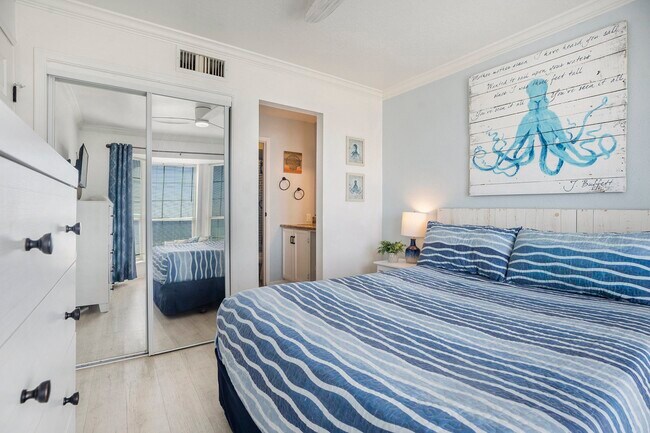 Building Photo - 6300 Seawall Blvd