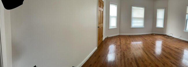 Building Photo - 137 Tecumseh St