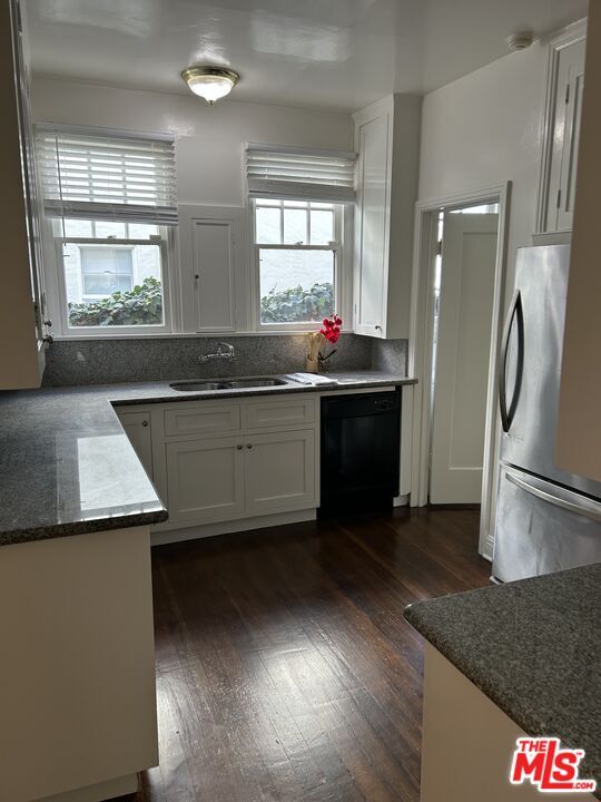 Building Photo - 326 N Orange Dr