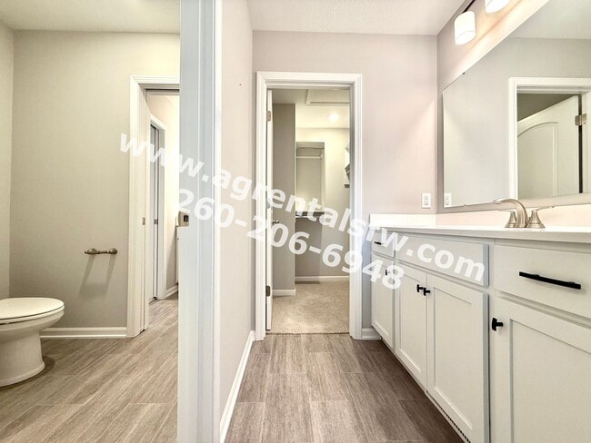 Building Photo - 3 Bedroom Residence