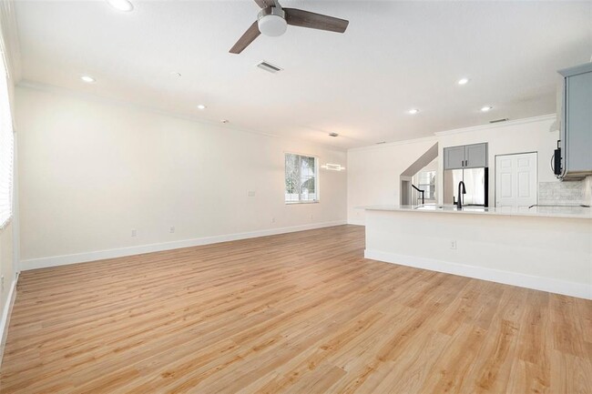 Building Photo - 2622 W Horatio St