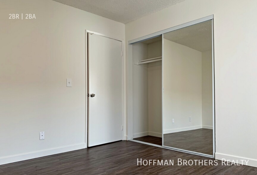 Building Photo - 1012 E Acacia Ave