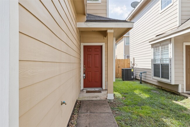 Building Photo - 16635 Newglen Ln