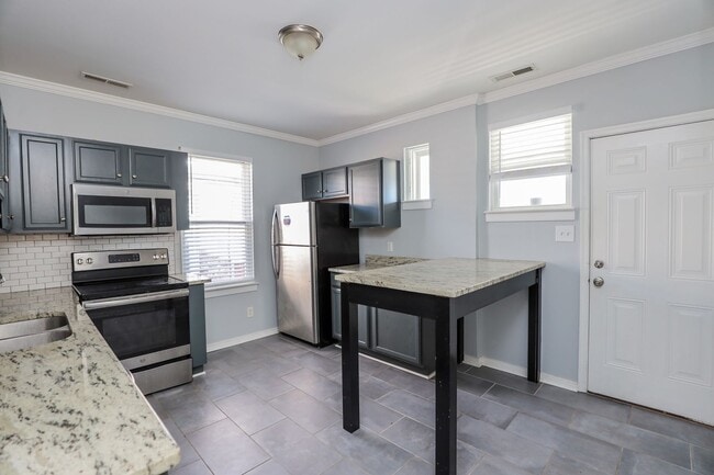 Building Photo - 2-Bed, 1-Bath Unit Minutes from Downtown Richmond!