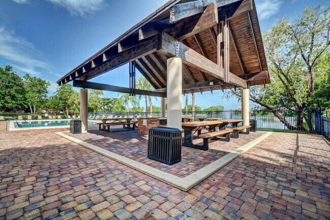 Building Photo - 10872 Tamoron Ln