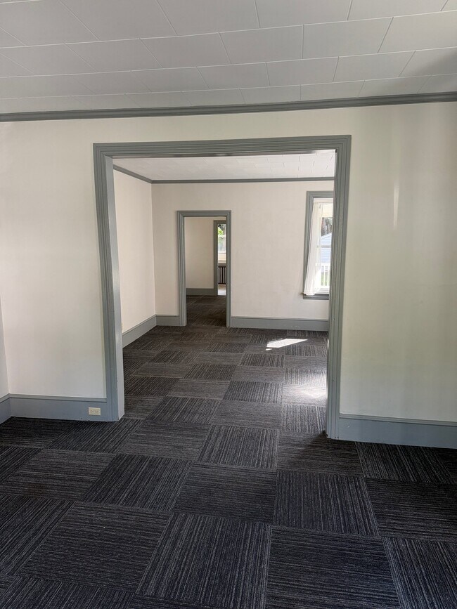 Building Photo - 68 Penn St