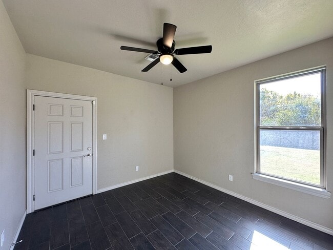 Building Photo - 2 story, 5-bedroom 3 bath home in Wyatt Acres