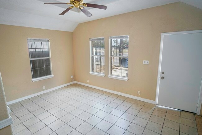 Building Photo - 717 N Colorado St