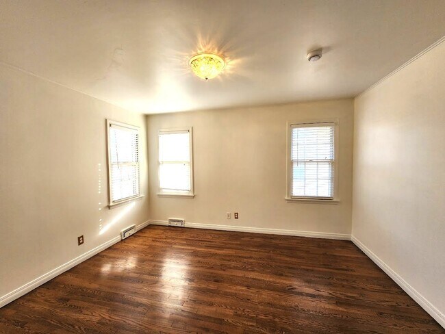 Building Photo - 2 Bed 1.5 Bath 1 Car Garage in the GRADY MUSGRAVE LAKESIDE Addition