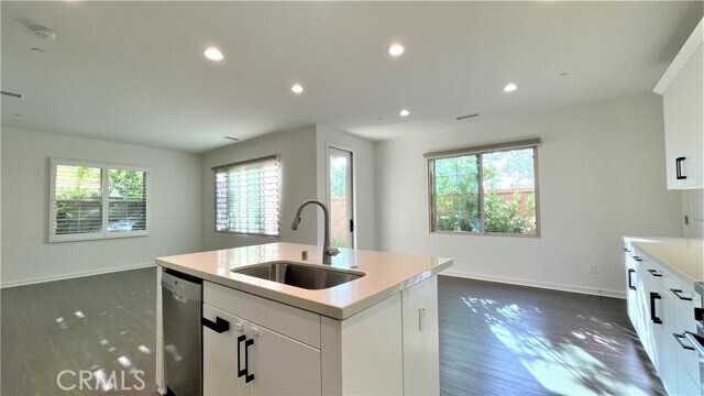 Building Photo - 155 Excursion