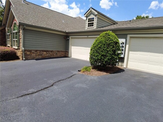 Building Photo - 100 Highlands Ridge Pl SE