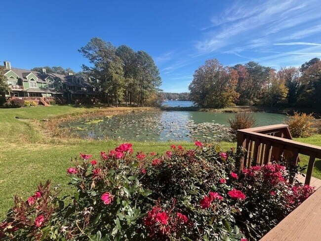 Building Photo - Gorgeous home with boat slip and water views