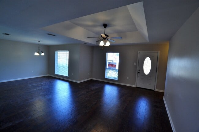 Building Photo - Beautifully remodeled! 3 Bedroom 2 Bath Home in Denham Springs