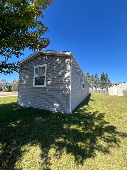 Primary Photo - 133 Grand River Dr