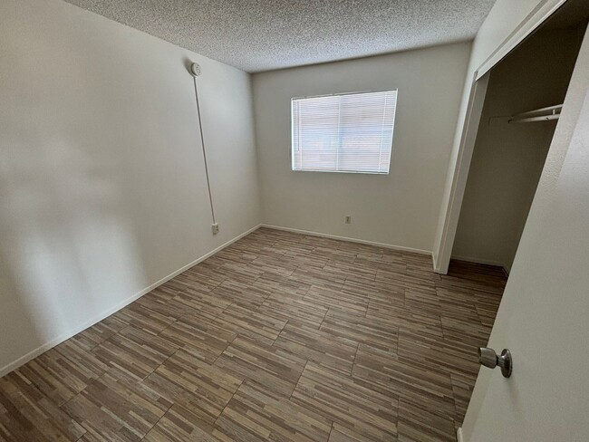 Building Photo - Modern and Spacious 3-Bedroom Townhome in ...