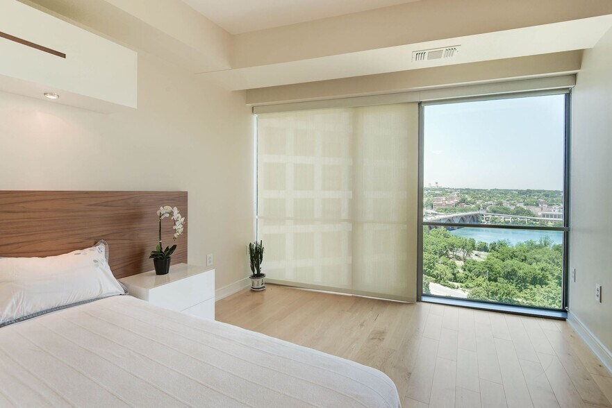 Building Photo - 1111 19th St N