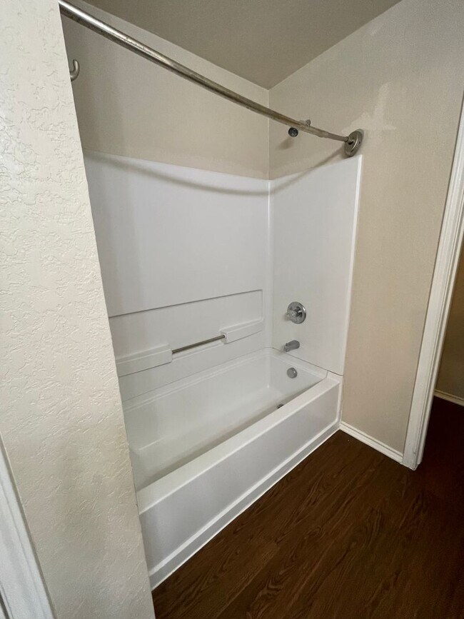 Building Photo - NEW ON MARKET