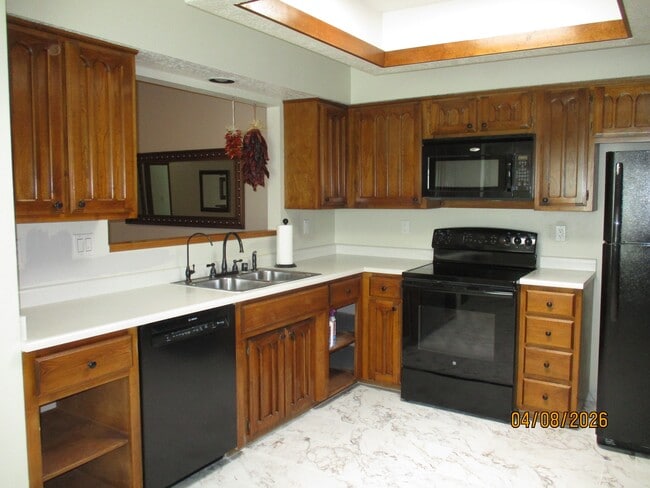 Building Photo - 10409 Camino Del Oso NE