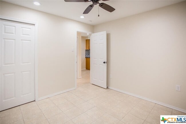 Building Photo - 1231 N LBJ Dr