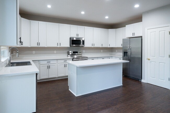 Building Photo - 16130 SW Loon Dr