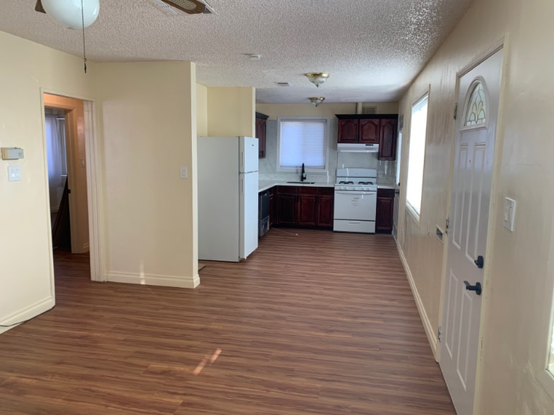 Building Photo - 6842 Kramer St