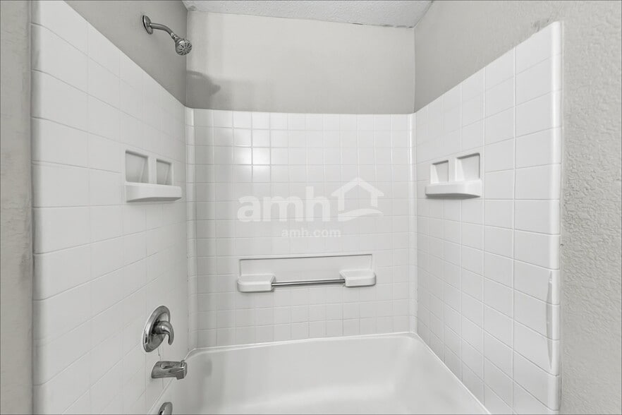 Building Photo - 4995 Fundy St