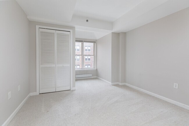 Building Photo - 910 Beacon St