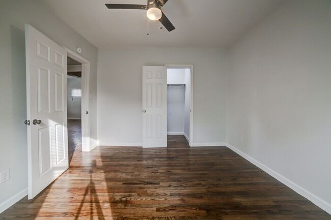 Building Photo - Move in Special! Stylish 3/1 Newly Renovat...