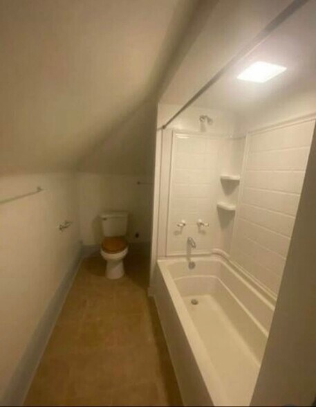 Building Photo - 205 Elm Ave