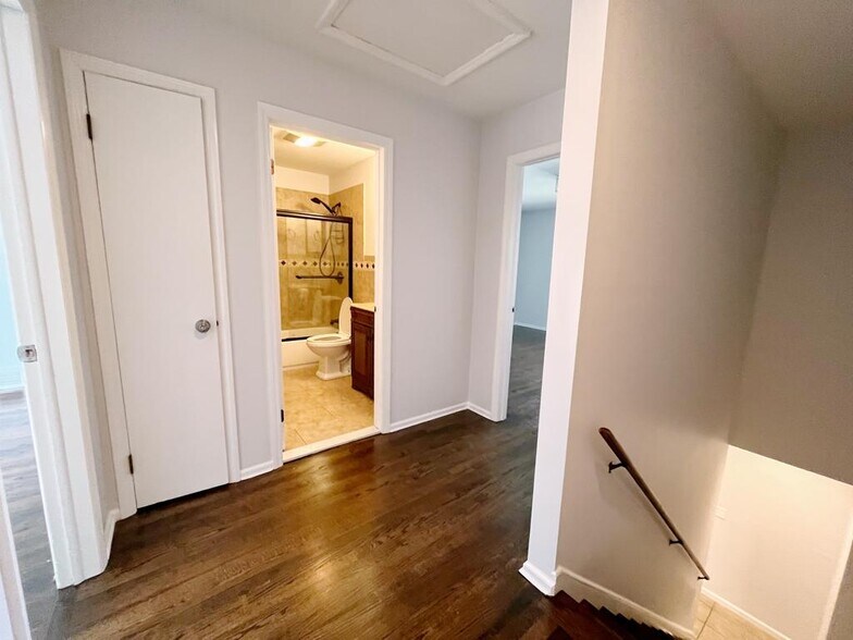 2nd Floor - 133 Seemans Ln