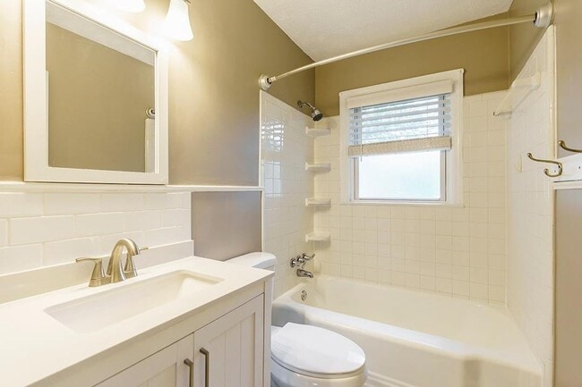 Building Photo - Charming 3 bedroom 2 bath home in Southland neighborhood!