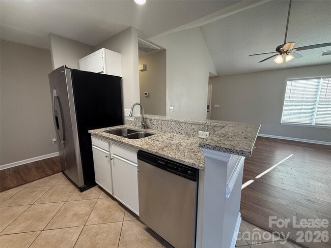 Building Photo - 142 Green Dragon Ct