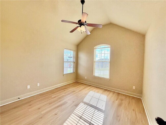 Building Photo - 511 Verona Way