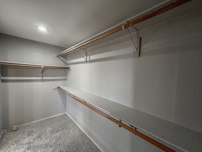 Building Photo - Spacious 4-Bedroom Home in Prime Green Val...