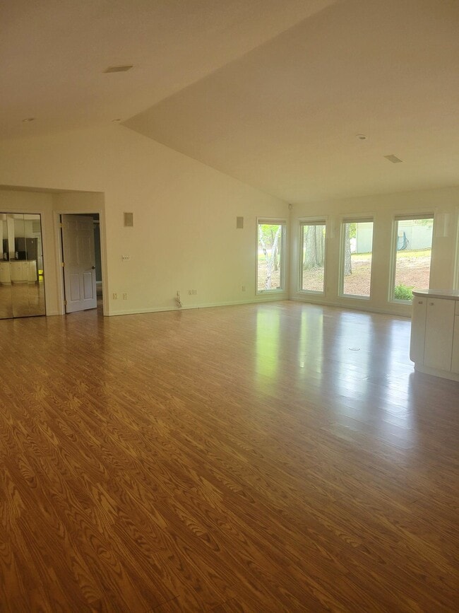 Building Photo - 11 Milnor Cir