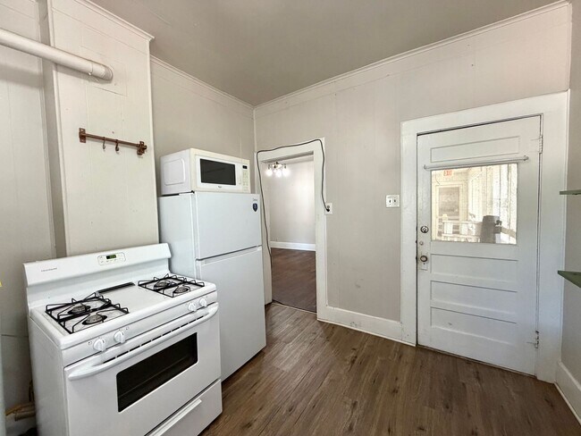 Building Photo - 919.5 N Austin St