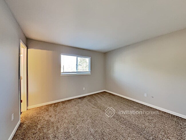 Building Photo - 5424 Del Rey Dr