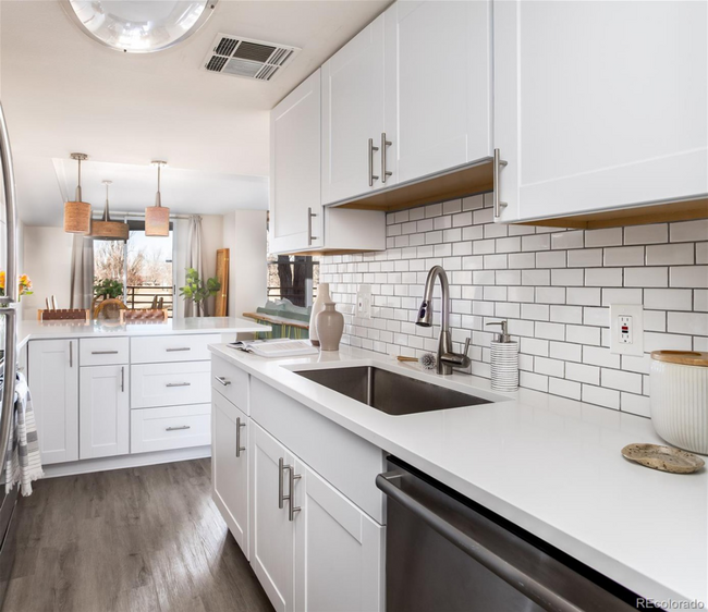 Building Photo - Updated 2 Bed 2 Bath in Denver's Mayfair N...