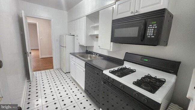 Building Photo - 4515 Avondale St