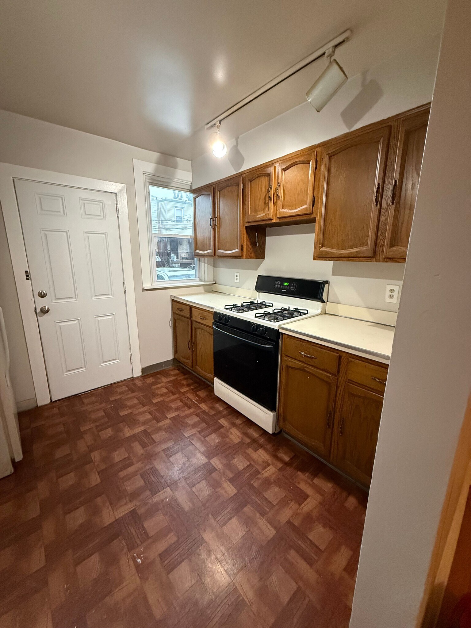 Building Photo - 6316 Marsden St