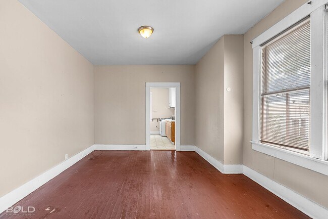 Building Photo - 315 Robinson Pl