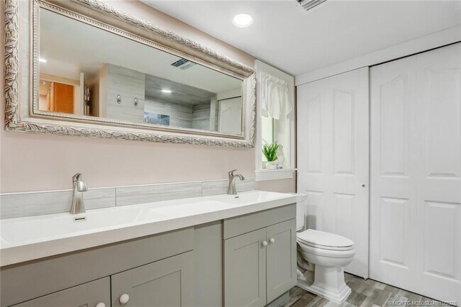 Building Photo - 64 NE Acacia Trail