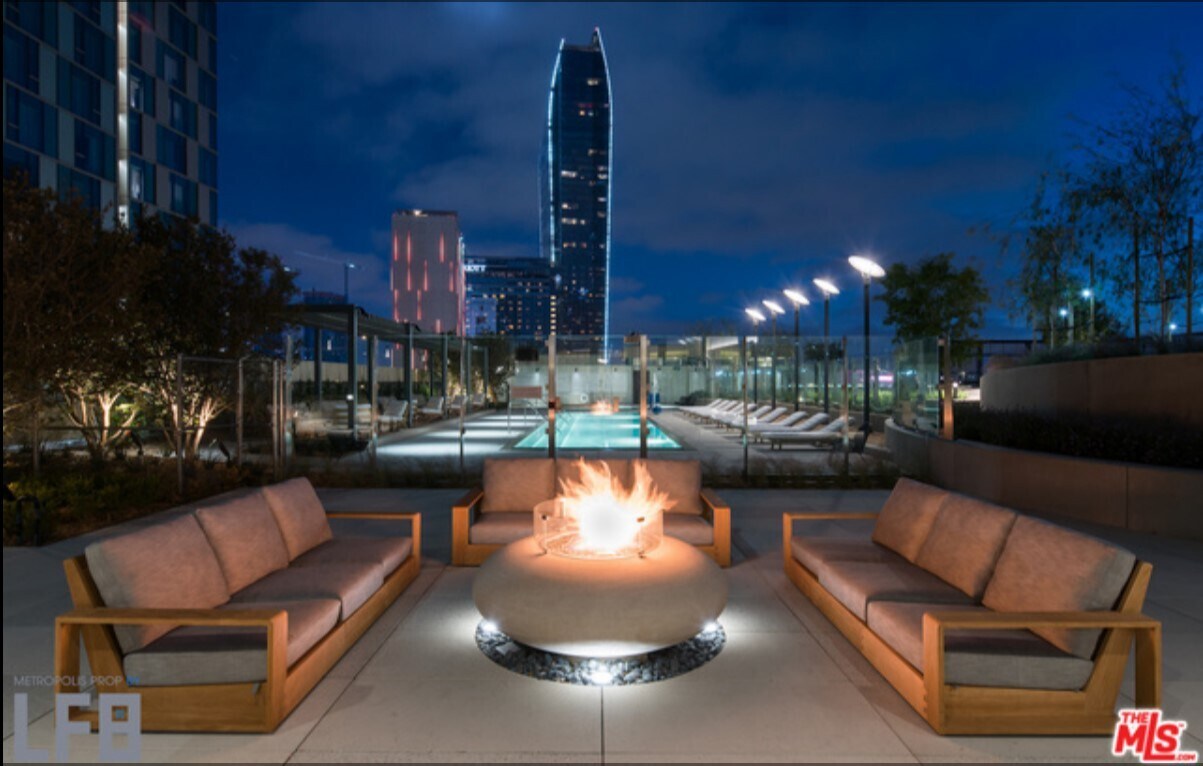 Building Photo - 889 Francisco St