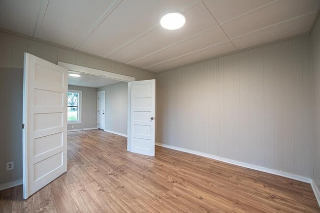 Building Photo - 1606 TX-21