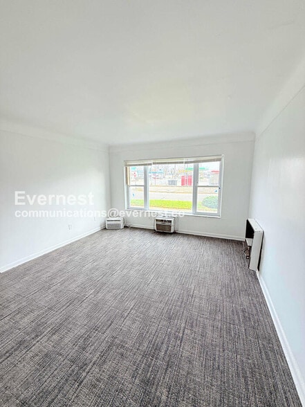 Building Photo - 15601 Schoolcraft Rd