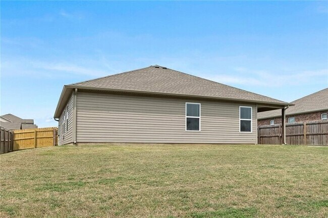 Building Photo - 313 Wood Creek St