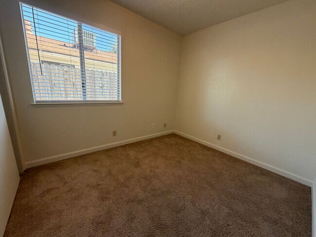 Building Photo - 2813 Pepper Oaks Dr
